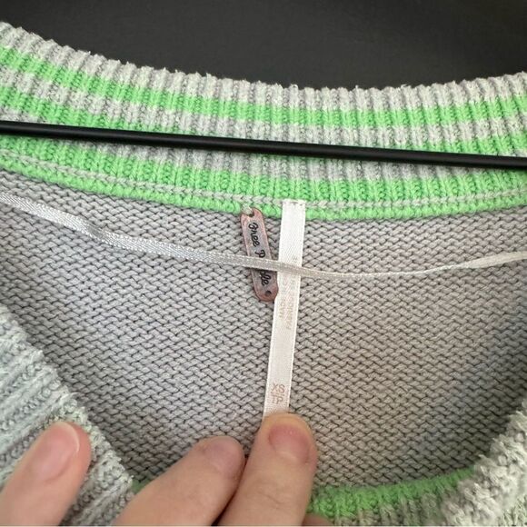 Free People Street Fair Oversized Knit Sweater Green Grey sz XS - Picture 4 of 6